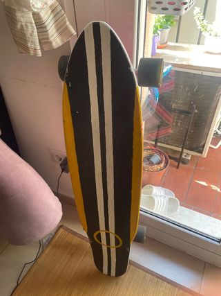 Longboard con diseño rayas y aro personalizado