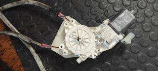 Motor elevalunas delantero izquierdo 05074799AA D