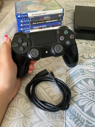 PS4 (PlayStation 4) Negra con Juegos