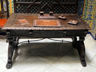 Mesa escritorio estilo español madera y cuero
