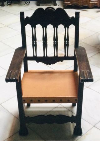 Mesa escritorio estilo español madera y cuero