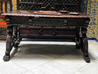 Mesa escritorio estilo español madera y cuero