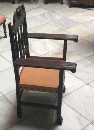 Mesa escritorio estilo español madera y cuero