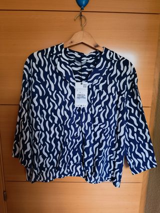 Blusa Zara Estampada Azul y Blanca Talla S