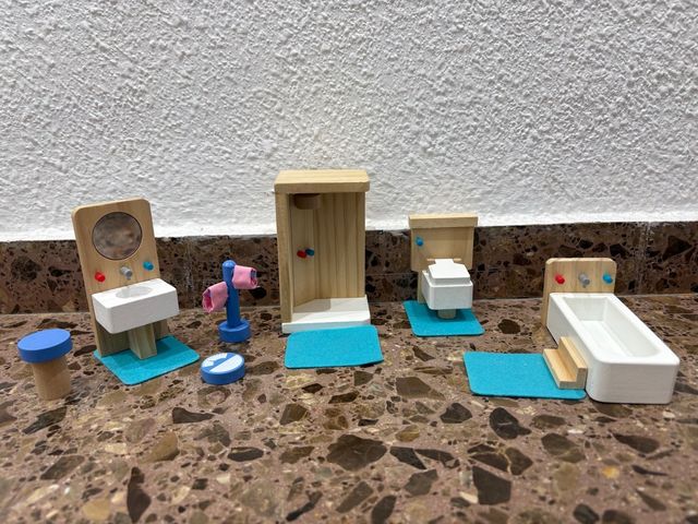 Muebles de baño para casa de muñecas