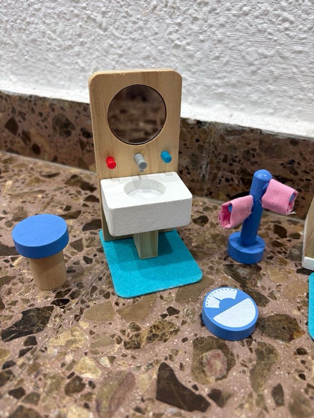 Muebles de baño para casa de muñecas