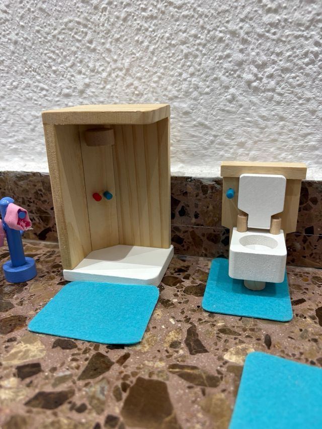 Muebles de baño para casa de muñecas