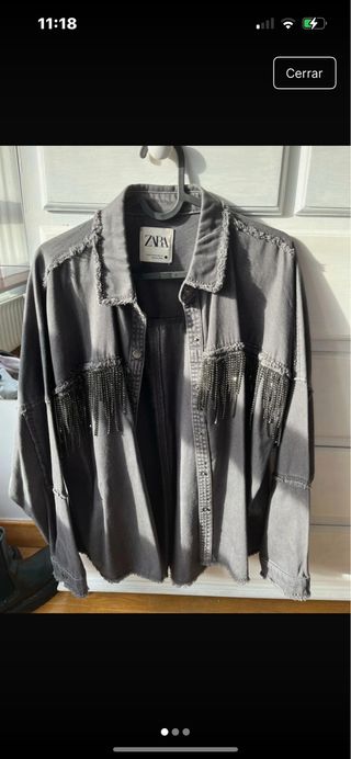 Cazadora Zara con flecos y pedrería