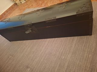 Baúl arcón negro madera y metal
