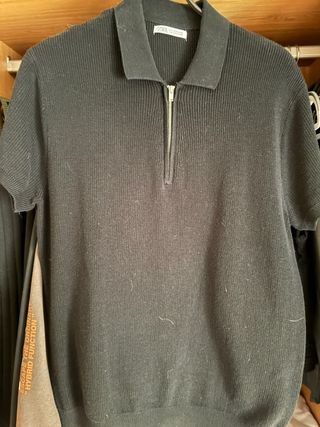 Polo Zara negro con cremallera