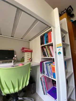 Litera con escritorio y closet