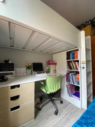 Litera con escritorio y closet