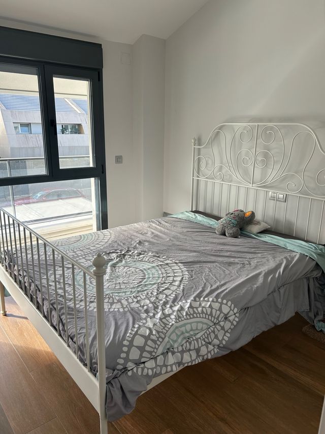 Cama metálica Ikea blanca