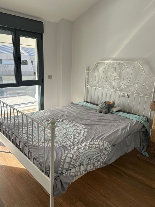 Cama metálica Ikea blanca