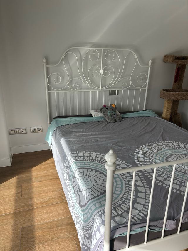 Cama metálica Ikea blanca