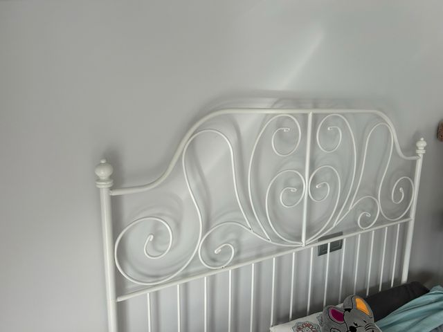 Cama metálica Ikea blanca