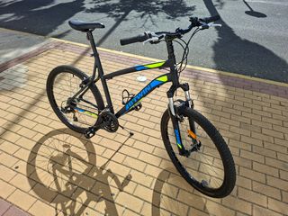 Bicicleta BTWIN Negra y Azul