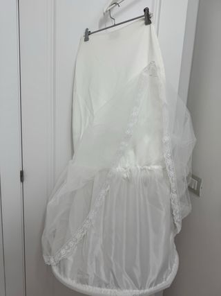 Se vende faldón de novia