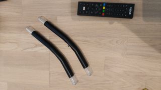 Smart TV Svan 43 con mando y soporte 