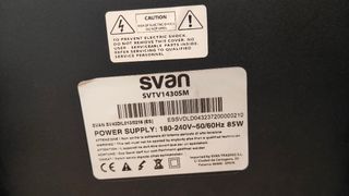 Smart TV Svan 43 con mando y soporte 