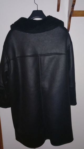 Abrigo negro midi oversize Stradivarius T. S