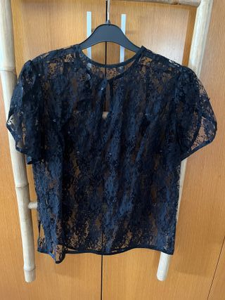 Blusa de encaje negro con lentejuelas