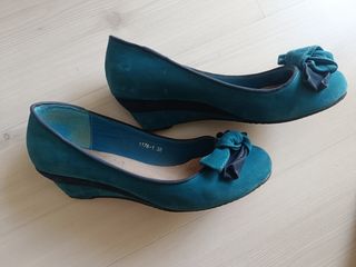 Manoletina dos azules con tapetas por si precisa