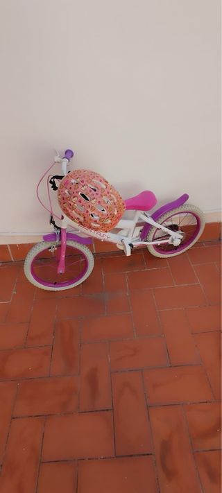 Bicicleta infantil rosa y blanca