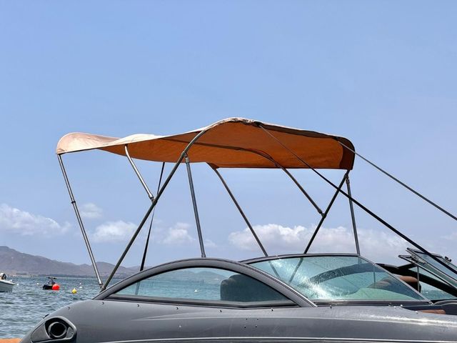 Lancha deportiva americana celebrity