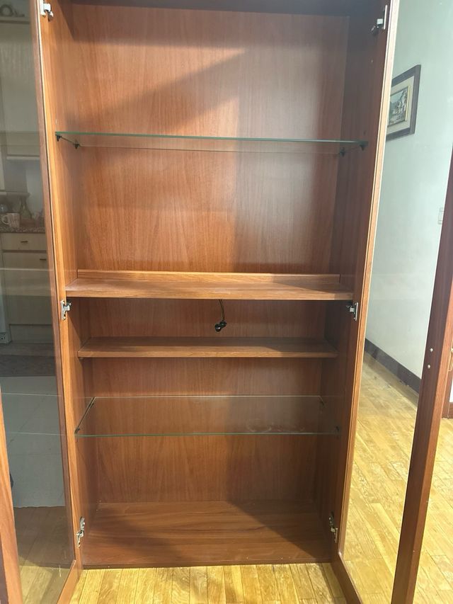 Armario cristal madera salón mueble