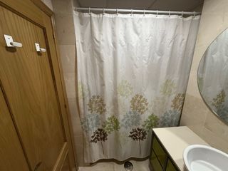 Cortina de baño con estampado floral y barra Blanc