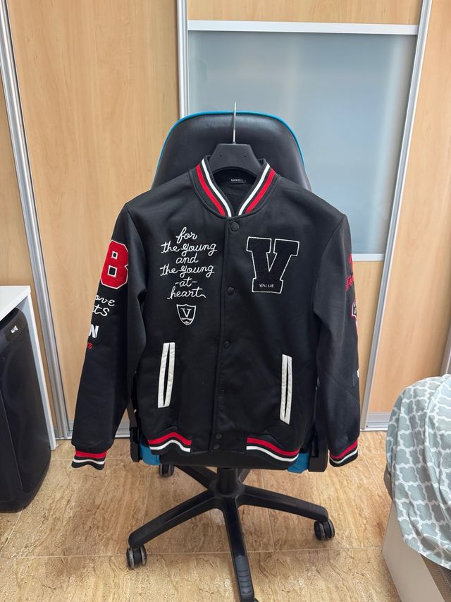 Chaqueta estilo universitario niño