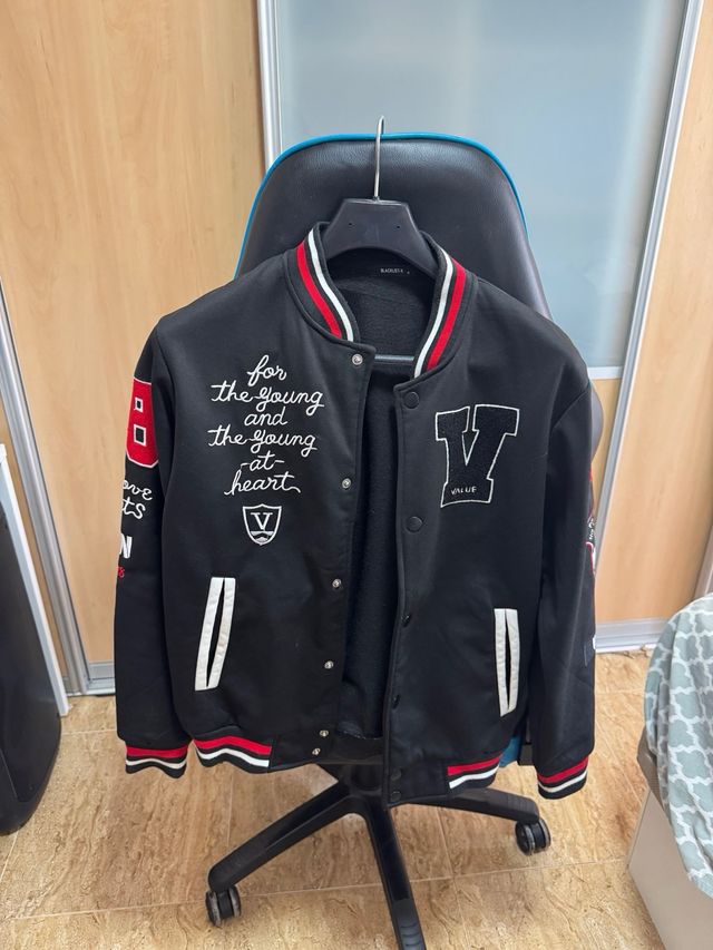 Chaqueta estilo universitario niño