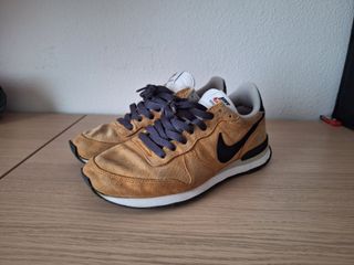 Nike Piel Mostaza