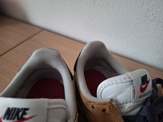 Nike Piel Mostaza