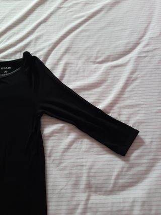 Vestido negro con cola