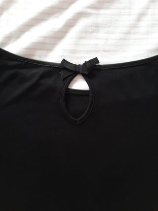 Vestido negro con cola