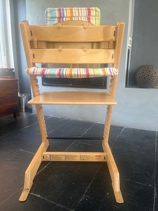 Trona Stokke con accesorios