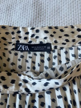 Falda plisada con estampado de lunares
