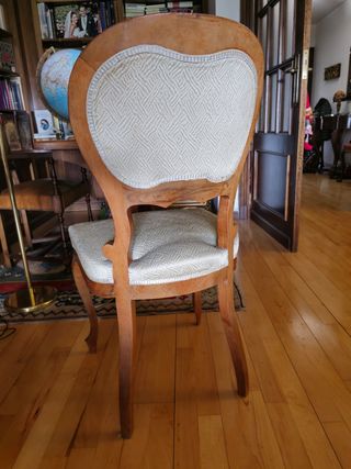 Antiguas Sillas Isabelinas Beige y Marrón