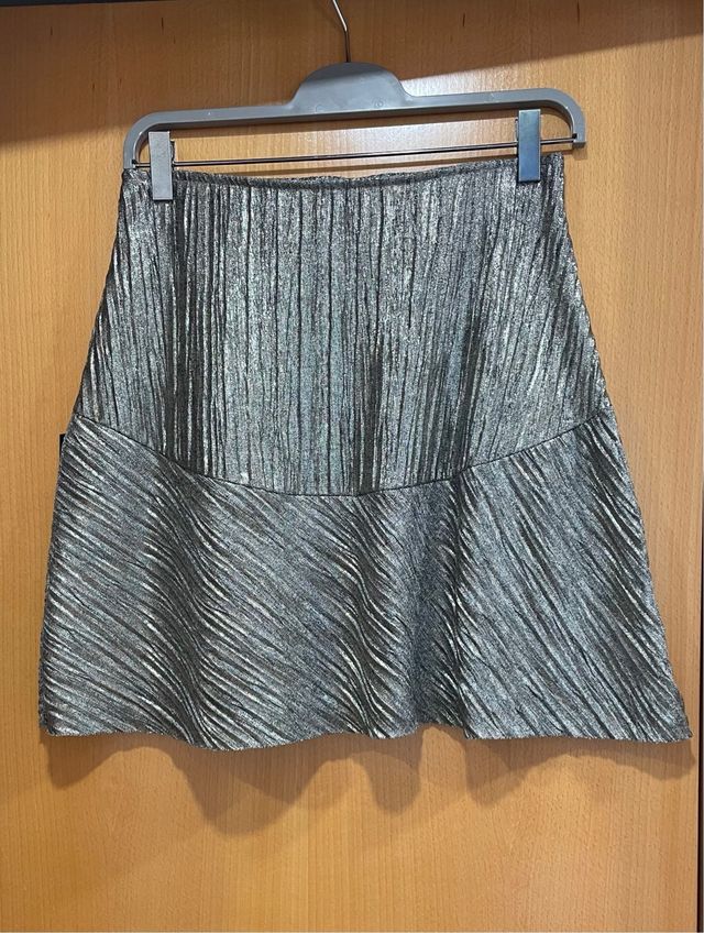 Falda corta brillante