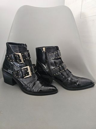 Botín mujer tachuelas negro