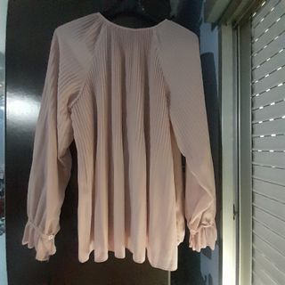 Blusa de manga larga con un diseño plisado