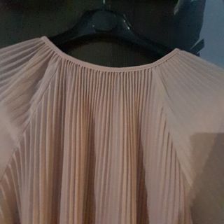 Blusa de manga larga con un diseño plisado
