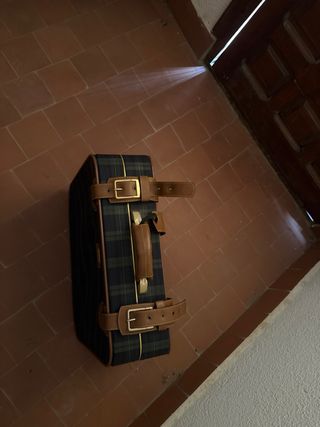Maleta de viaje clásica a cuadros