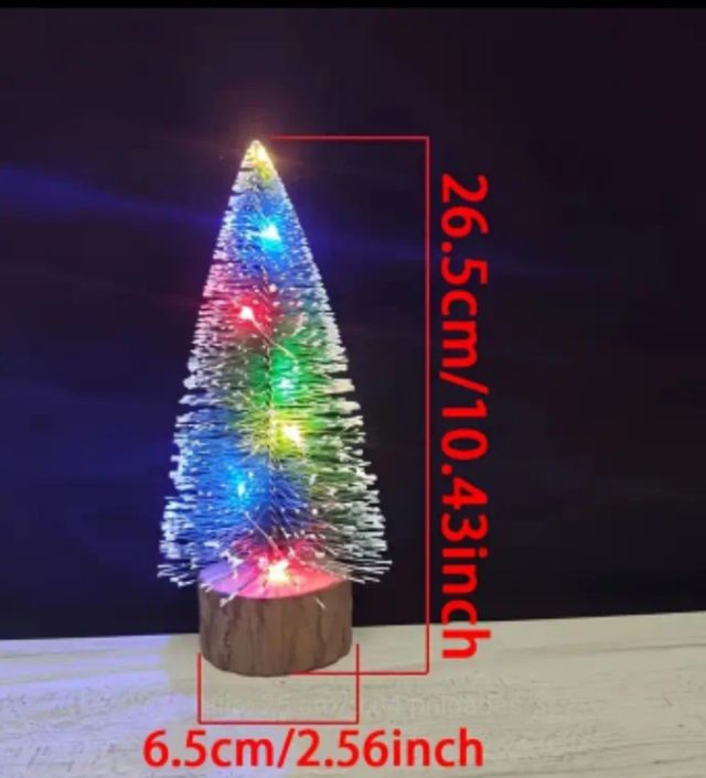 Arbolito de navidad 26 cm,con luces LED.