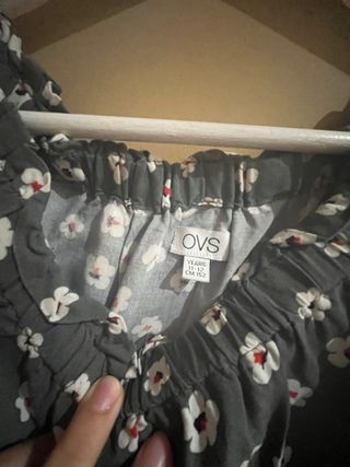 Camisa verde OVS niña hombros descubiertos