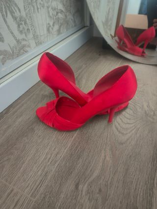 Zapatos y bolso de fiesta rojo