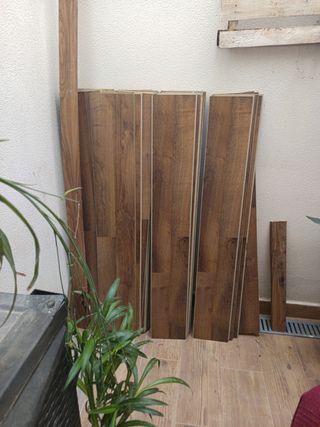 50 Láminas de tarima flotante madera.