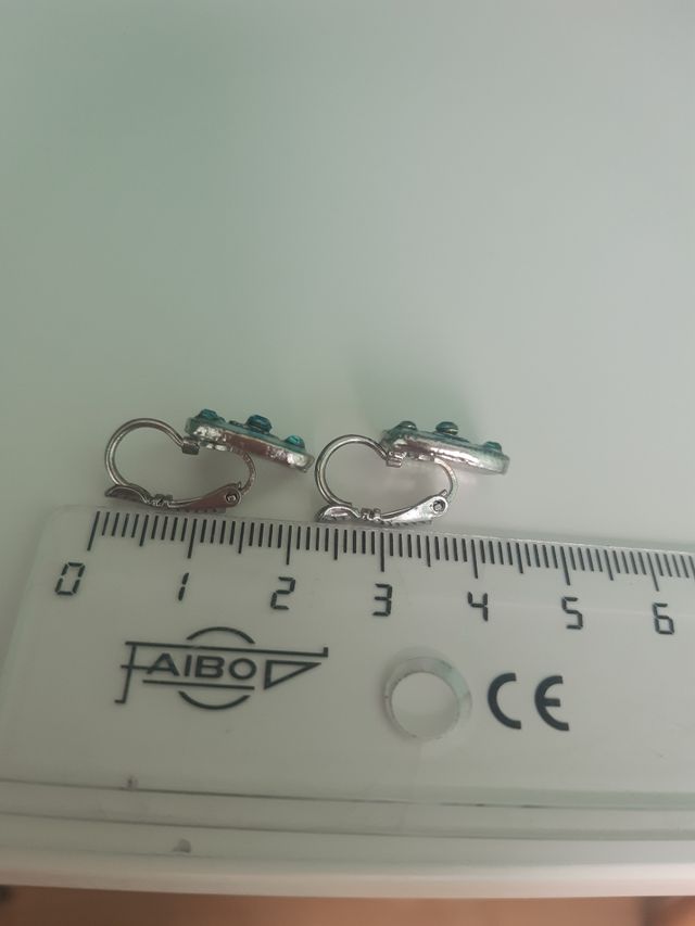 Pendientes cuadrados con diseño floral